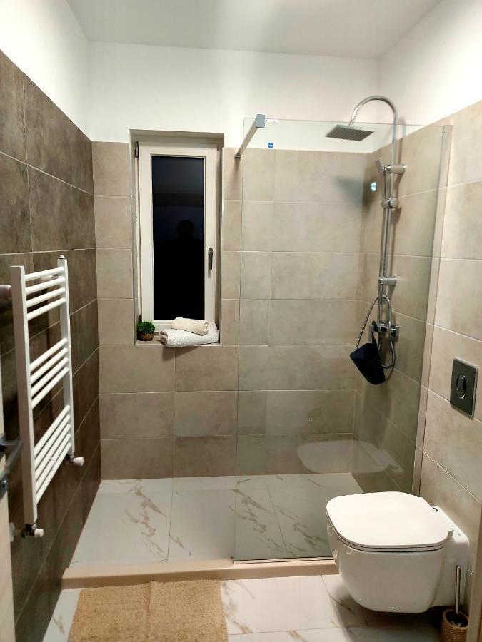 קריובה Black&White Suites מראה חיצוני תמונה