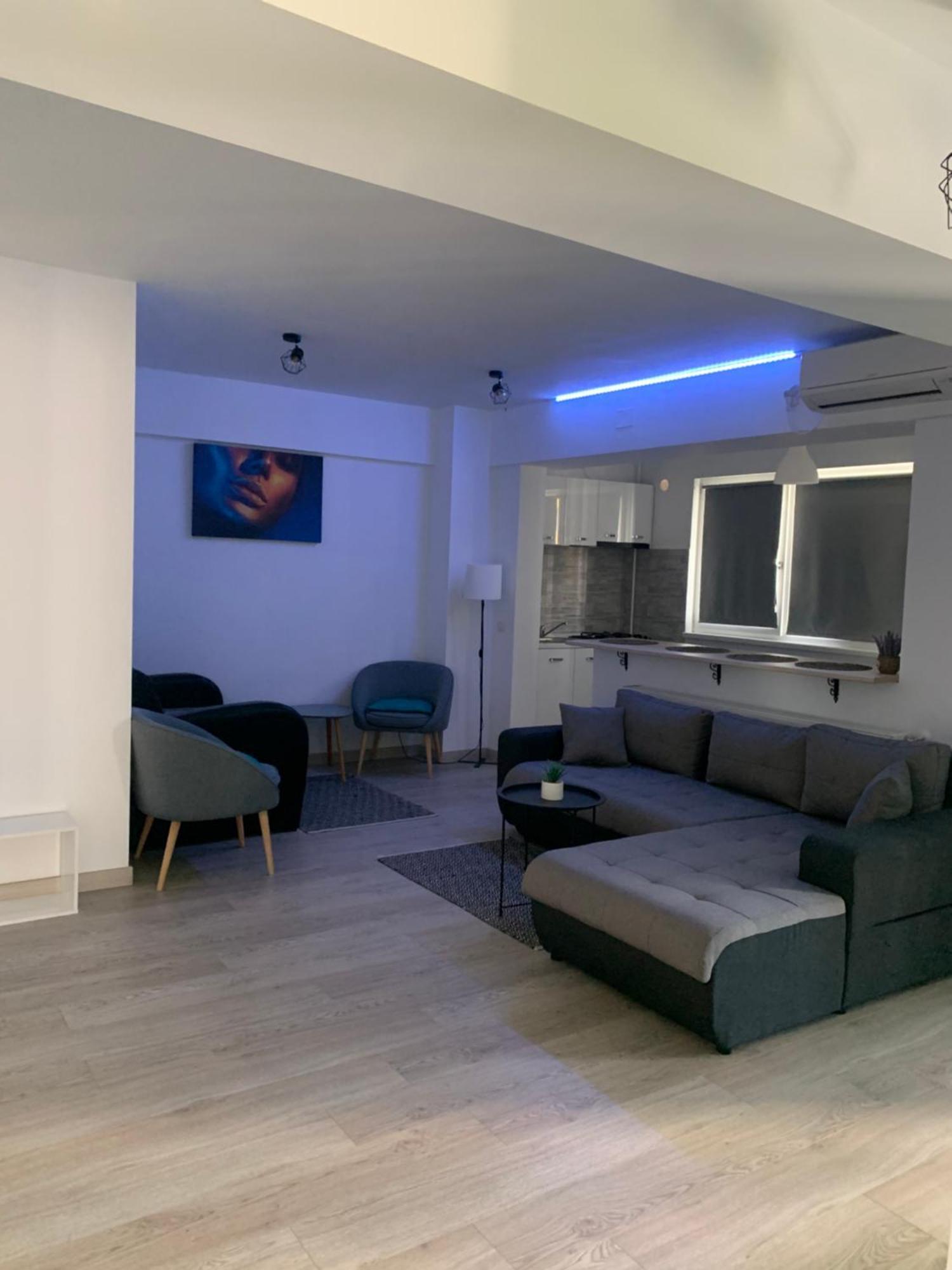 קריובה Black&White Suites מראה חיצוני תמונה